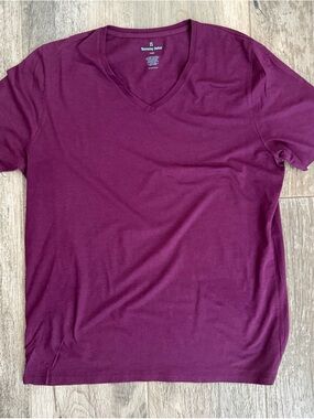 Tommy John New V-Neck Tee in Burgundy Plum